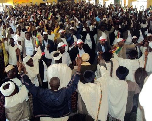 Members of rival clans from Ethiopia's Somali region celebrate the landmark Negele Peace Accord, which USAID and Mercy Corps hel