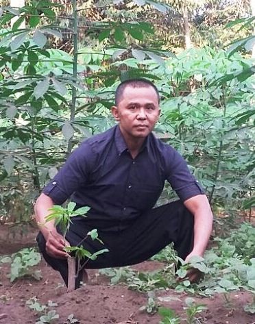 Suwarno of Patemon village with his cassava