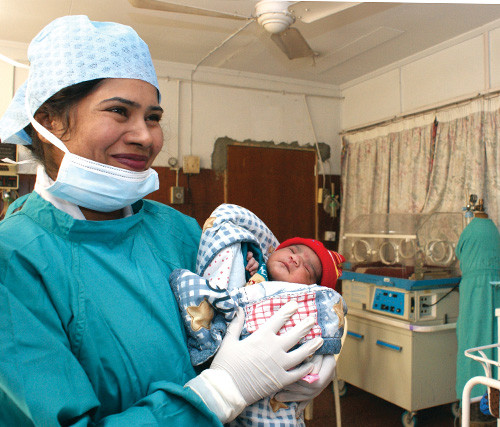 A nurse and baby at a USAID-supported Basic Health Unit in Jhelum, Pakistan.