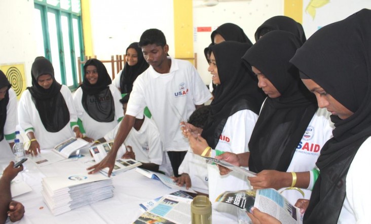 Students learn about project REGENERATE and the importance of marine resources at the discovery stalls.