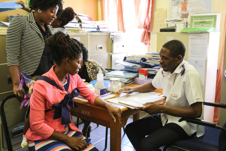 A mother chats with a nurse during her mother-baby follow-up.