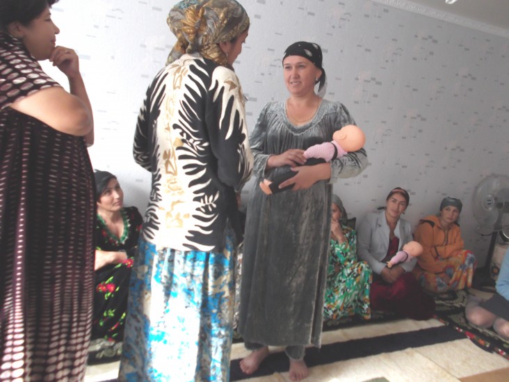 Mothers role play during breastfeeding training in Hissor.