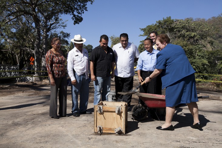 The new San Antonio Bridge is part of the major route for sugar cane, a main export product of El Salvador.