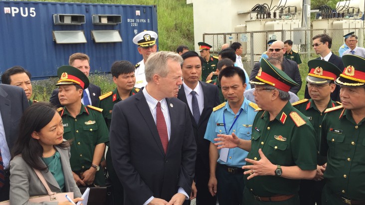 U.S. Ambassador Ted Osius and Senior Lieutenant General Nguyen Chi Vinh, Vietnam’s Vice Minister of National Defense. 