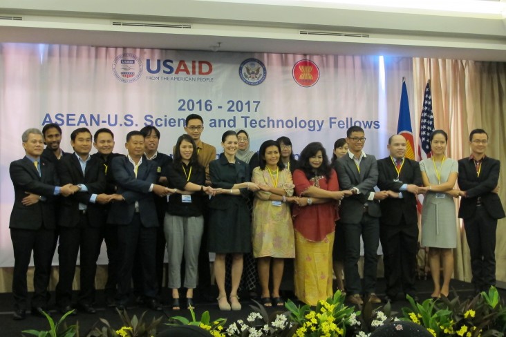 Ambassador Nina Hachigan and the 2016-17 ASEAN-U.S. Science and Technology Fellows