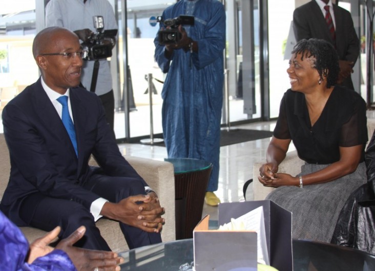 USAID Deputy Director Alfreda Brewer chats with Senegal’s Prime Minister Abdoul Mbaye before the anti-corruption workshop.