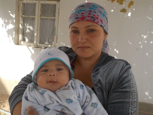 Tajik Mothers Learn Importance of Breastfeeding for Infant Health