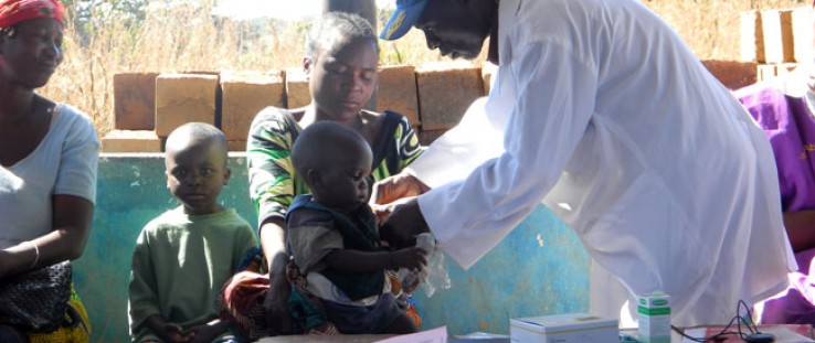 Community health workers provide check-ups for children under the LINCHPIN program.