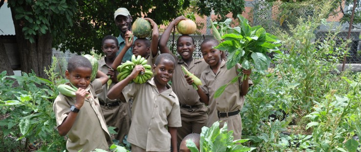 Farm attendant Rhoan Hepburn, rear, with fourth and fifth grade students in the breakfast feeding program at the Flanker Primar