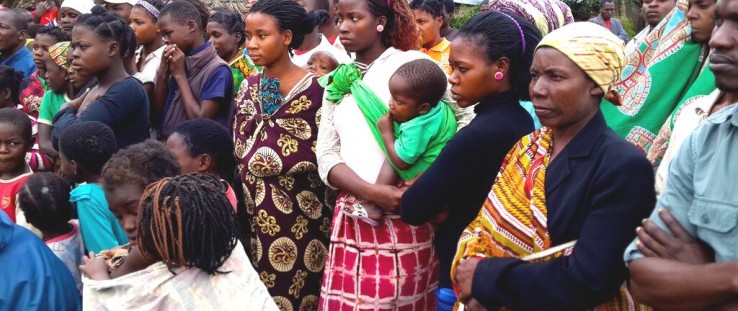 Community members discuss adaptation planning in Quelimane, Mozambique.