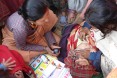 A health worker prepares to give an innocuation against pneumonia