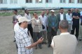 Belayneh discussing with PSN stakeholders in Nazreth.Ethiopia, May 2009