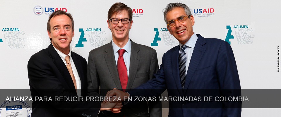 De izquierda a derecha: Peter Natiello, USAID/Colombia; Virgilio Barco, Acumen; y Samuel Azout, Fundación Fútbol con Corazón