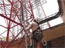 Samuel Maingi climbs Orange DadaabNet training tower.