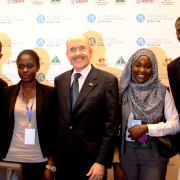 Ambassador Zumwalt and students 