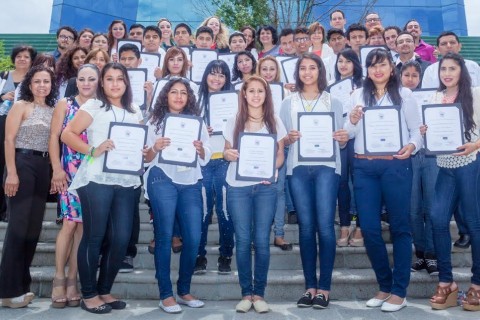 120 youth supported by the USAID Global Development Alliance “Jóvenes con Rumbo” program.