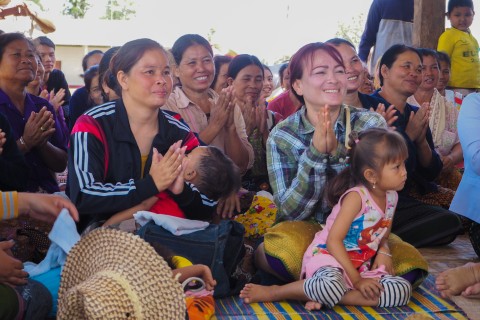 Villagers in Nakhayom applaud at an event to distribute long-lasting, insecticide treated nets.